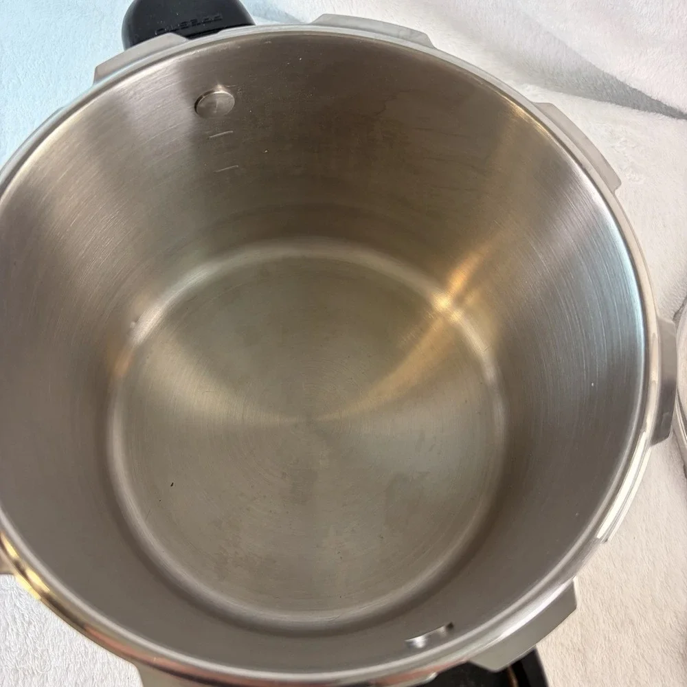 Presto Vintage 6-Quart Stainless Steel Pressure Cooker - Model 409A Stovetop 90s